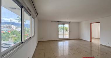 a vendre - beau f4 de plain pied - 101 m² + varangue 20 m² ?