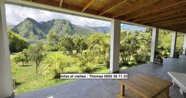 a vendre exceptionnelle villa sur un terrain de 3100 m2 à la plaine des palmistes