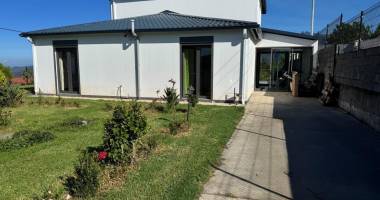 exceptionnel : a louer, villa de type f5 d'environ 183 m² à bois court la plaine des cafres