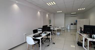 local commercial jarry - 53m2 - immeuble oiseau du paradis