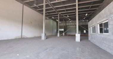 entrepot / local commercial - 500m2 en zi no 3 de saint-pierre