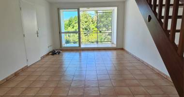 t4 duplex à louer saint gilles les bains