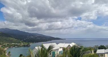 bouillante   villa recente avec vue mer   cadre recherché et paisible