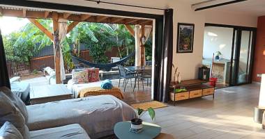 a vendre maison f4 de 180 m2 de surface avec piscine et vue mer a piton st leu