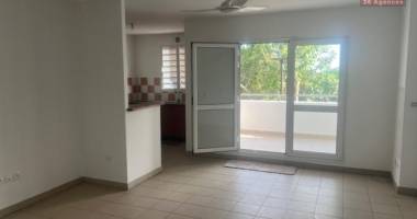 a louer appartement de type t4 dans une petite résidence proche école et petite vue mer