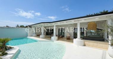 a louer - villa de type 6/7 d'environ 289,06 m2 - le tampon - loyer 8 000.00 €