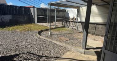 a louer joli f2 indépendant au rez-de-chaussée d'une villa avec cours privée le tampon bras creux