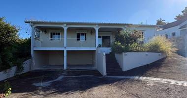 magnifique villa t4 de 128 m² avec jardin et vue mer ? le guillaume