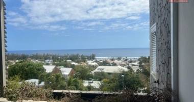 a louer jolie charmant t2 meublée offrant une belle vue océan