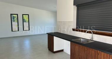 a louer - maison t3 de 97.40 m2 environ - petite ile - 1390 €