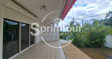 maison 3 pièces avec  garnde terrasse et box à proximité des écoles et commerces