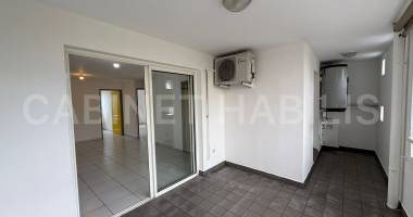 a louer - appartement f3 d'environ 56.73 m2 - saint-pierre - loyer 1 040.00 €