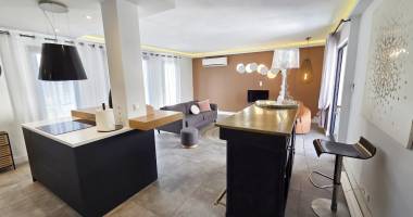 a louer superbe t3 meublé 85m2 en duplex proche jardin de l'etat