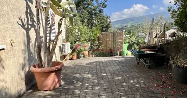 maison 4 pièces avec jardin clôturé et arboré à rivière saint-louis