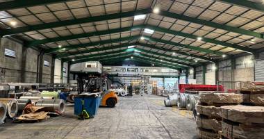 entrepôt 2700 m2 divisibles à partir de 750 m2 le port