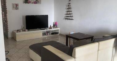 a louer appartement t3 (bas de maison) à ste marie, proche du centre et de l'espace commerciale la reserve