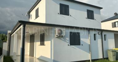 À louer - maison de type t4 d'environ 77,49 m2 - la riviere saint-louis - 1 356,00 €