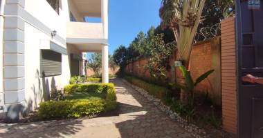 a vendre, villa à étage f5 sur 432 m2 de terrain à ambatolampy tsimahafotsy