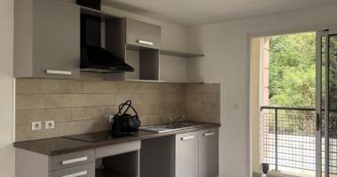 a louer très bel appartement f3 sur la résidence coquelicots 4 à sainte clotilde.