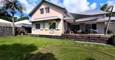 maison familiale à vendre à saint-andré de la réunion    jardin, 5 chambres et beaux volumes