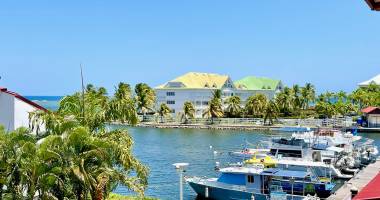 la marina : duplex t2/3 de 58 m2 vue bateaux & golf, 2 salles d'eau