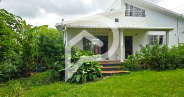 location maison f3/4+grand jardin, proche des axes routiers conde concession st-pierre