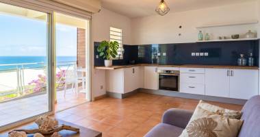 t3 meublé duplex - 55 m2 - vue mer - gosier petit havre