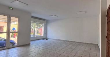 local - 80 m²