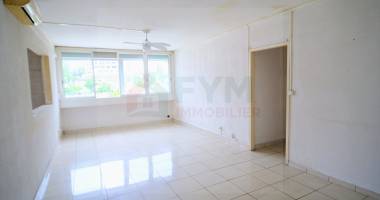 À vendre   appartement t4 À rÉnover   sainte-clotilde (rue lory les hauts)