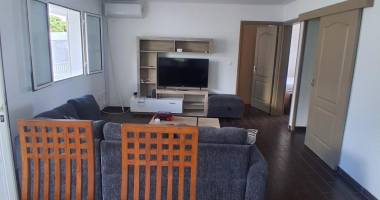 a louer appartement meublÉ de type f3 sur l'eperon à saint-gilles les hauts