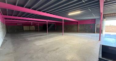 entrepôt zi chaudron de 600 m2 + 575 m2 mezzanine