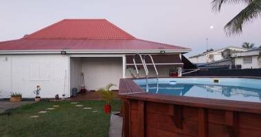 belle villa moderne de type 5 - piscine - jardin clos