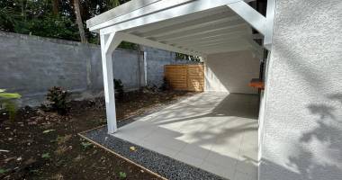 jolie villa f3 neuve avec belle terrasse belle cuisine  jardin et parking interieur clos.