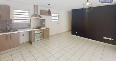 vente d’un appartement t2 (48 m²) au cœur de saint-pierre, résidence sécurisée avec parking, idéal pour un investissement locatif.