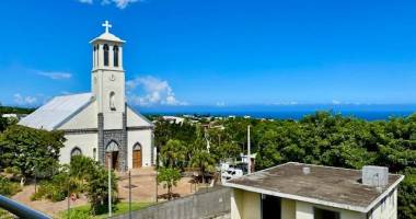 vente d'un appartement t3 (68 m²) lumineux avec vue dégagée sur mer,  en centre-ville de saint-pierre (97432).