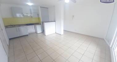 vente d'un appartement t2 (41 m²) avec varangue, idéal investisseur, en plein centre-ville du tampon.