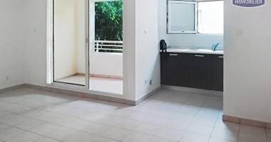 À vendre : appartement t1 de 31 m² au cœur du centre-ville du tampon, avec balcon et parking !
