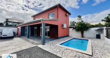 saint pierre 97410 - villa moderne - piscine - beaux volumes - construction rÉcente - proche commoditÉs