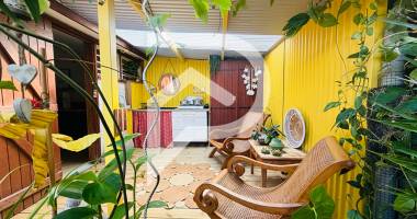 coup de coeur à terre sainte : maison créole rénovée avec patio cocon