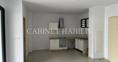 a louer - appartement de type 3 d'environ 69.48 m2 - saint-pierre - 1 198.00 € + 50 € de charges