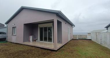 a louer récente et spacieuse villa f4 de 85m2 à sainte-rose