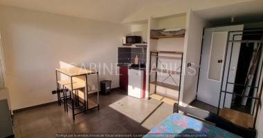 a louer - studio meuble d'environ 21.65 m2 - le tampon - 595,00 + 55,00 € de charges