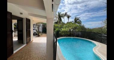 villa t4 meublee grans fond st gilles les bains