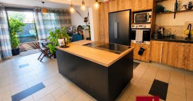 a vendre -saint-pierre  maison de ville f4 rénovée avec pe