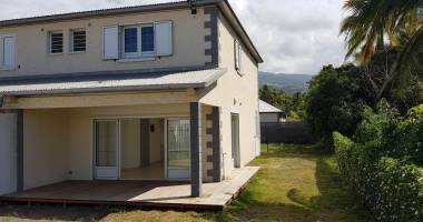 a louer villa f4 mitoyenne dans impasse proche route des tamarins