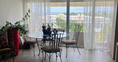 À vendre   magnifique appartement t4 avec vue mer   baie-mahault