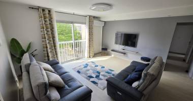 superbe appartement t5 duplex de 124m2 entièrement refait à neuf et vendu meublé à sainte clotilde