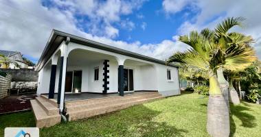 saint pierre 97410 - maison de plain-pied - beaux volumes - entretenue et lumineuse - cadre verdoyant - proche