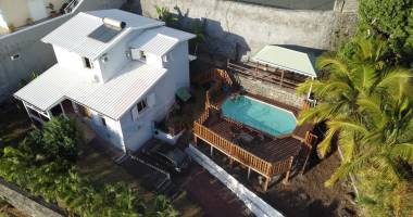 À vendre   villa f4 avec piscine   la possession