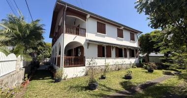 une opportunité rare à Étang-salé-les-bains villa 7 chambres + garage